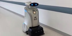ورود ربات لطیفه گو به بیمارستان ها + فیلم