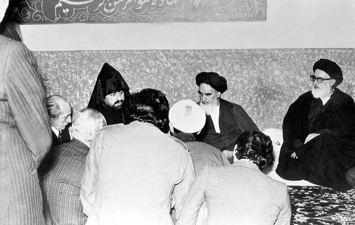 وقتی امام خمینی حال کدخدای ارمنی را از اسقف پرسید+ فیلم امام خمینی و اسقف ارمنی