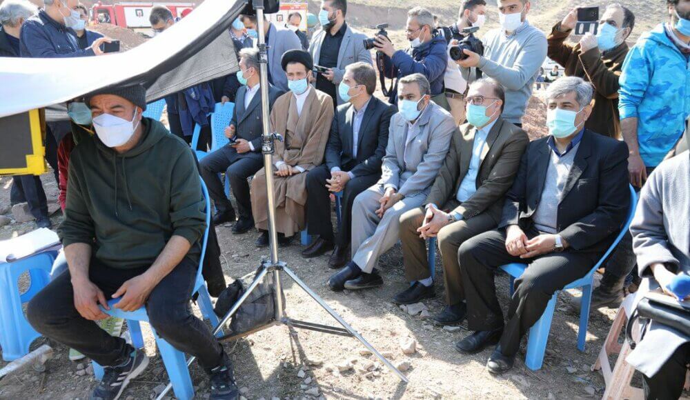 سعید آقاخانی در حال کارگردانی سریال «نون خ»