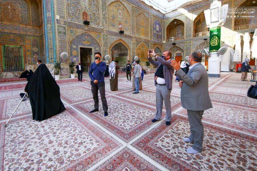 حضور سفیر هلند در حرم حضرت علی (ع)