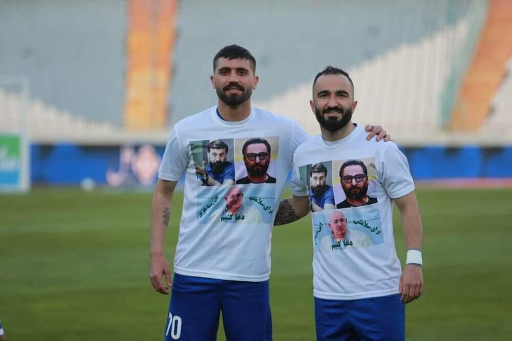 تصویر ۳ پرسپولیسی روی پیراهن دو بازیکن استقلال