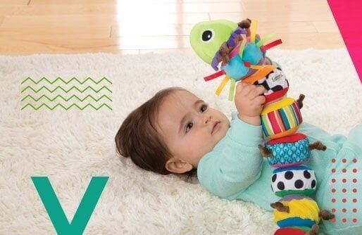 بازی کودک با اسباب بازی