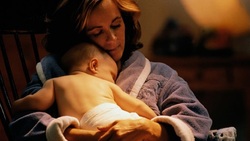 ویدئویی تاثیرگذار که بی خوابی های مادرانه را به تصویر می کشد!+ فیلم