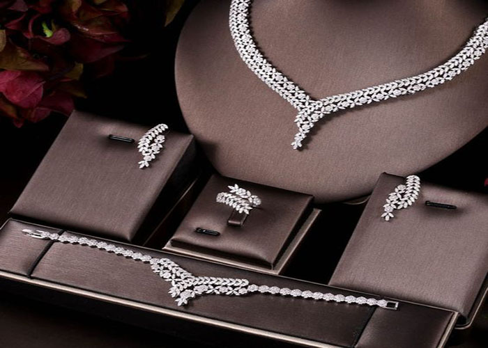 آیا هنوز هم به خاطر خرید سرویس طلا پول خودتان را هدر می دهید؟