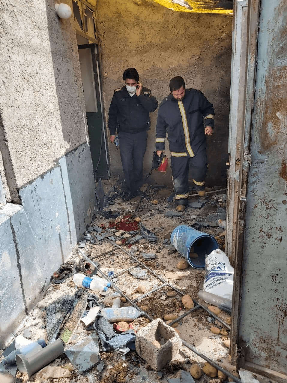 انفجار ترقه دست‌ساز باعث تخریب یک خانه شد + تصاویر