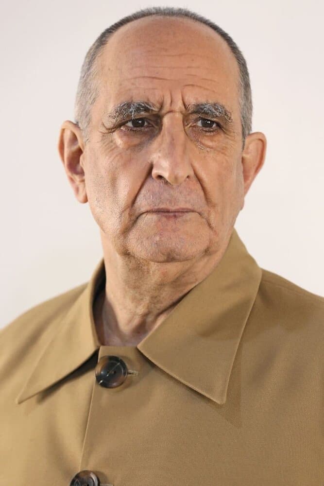 گریم فرهاد آئیش در نقش مصدق