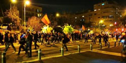 تداوم تجمع اعتراضی در «میدان پاریس» علیه نتانیاهو + عکس