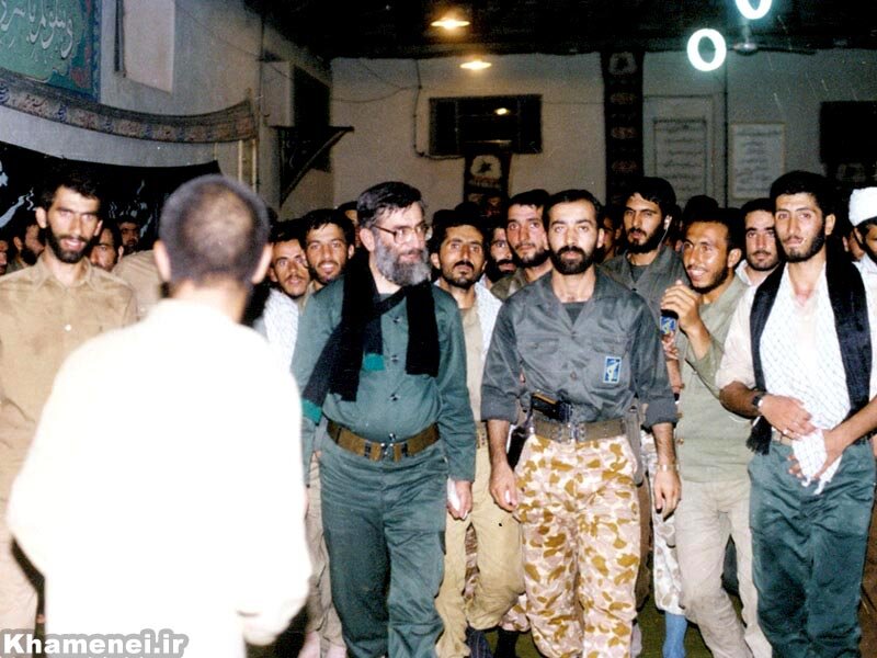 تصویر کمتردیده شده از رهبر انقلاب در پوششی متفاوت