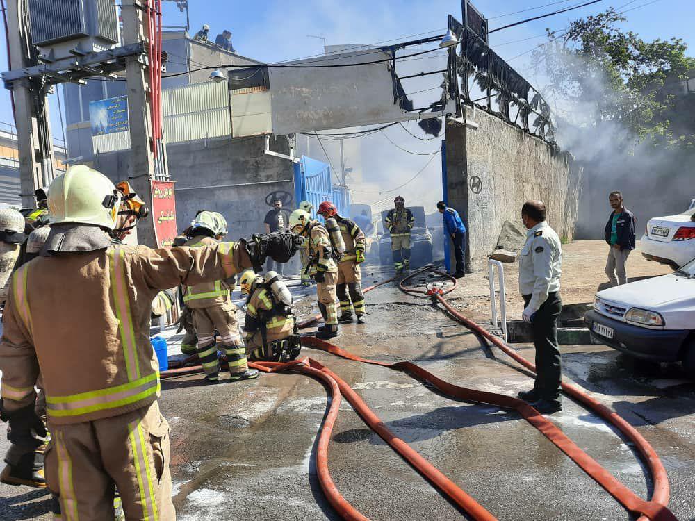 آتش سوزی تعمیرگاه خودرو در غرب به شرق بزرگراه همت