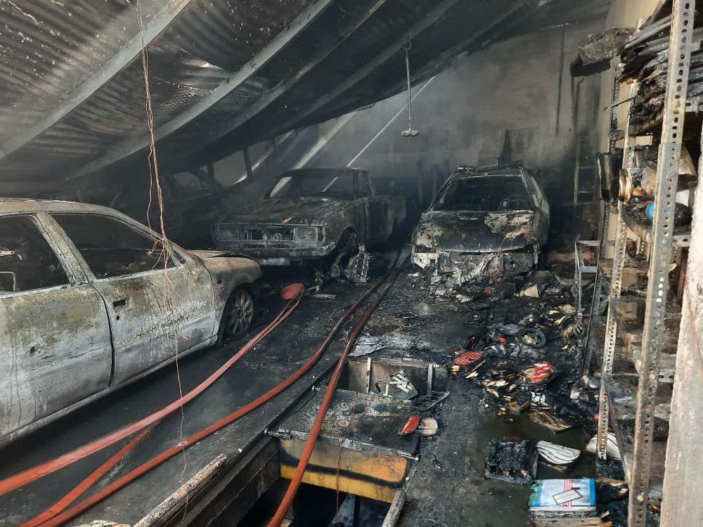 آتش سوزی تعمیرگاه خودرو در غرب به شرق بزرگراه همت