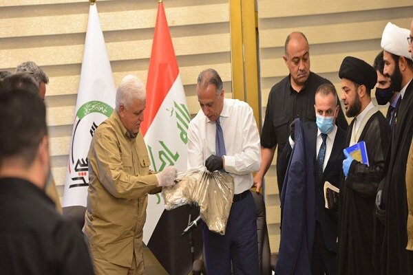 مصطفی الکاظمی یونیفرم حشد شعبی را بر تن کرد