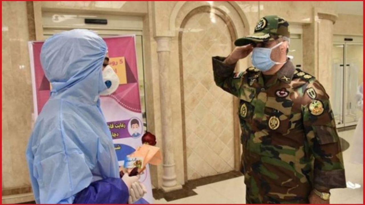 تصویر احترام نظامی فرمانده ارشد ارتش به پرستار بخش بیماران کرونایی