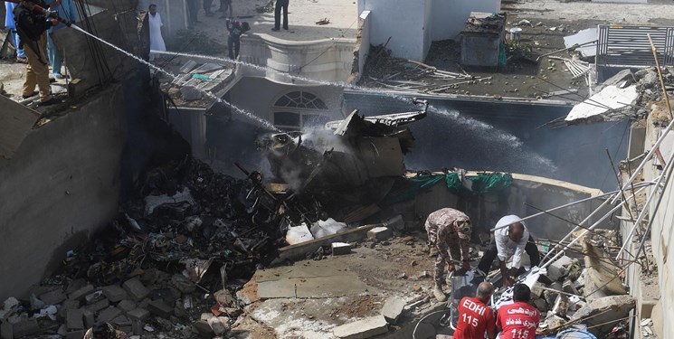 وضعیت مناطق مسکونی پاکستان پس از سقوط هواپیما + فیلم و جزییات