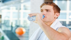 زمانبندی نوشیدن آب چه تاثیری بر سلامتی دارد؟
