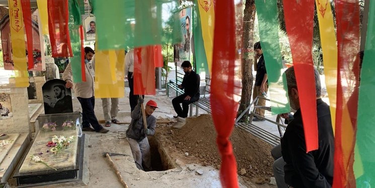 آماده سازی مزار شهید جواد الله کرم + تصاویر