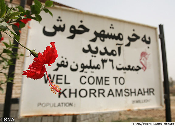 ورود ناگهانی با خودرو به حیاط یک خانه