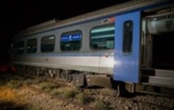 درمان سرپایی ۵ مصدوم حادثه خروج قطار همدان-مشهد از ریل