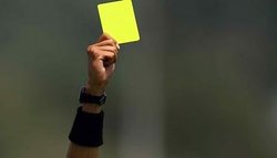 دادن ۲ کارت زرد پیاپی به دروازه بان به دلیل اتلاف وقت + فیلم