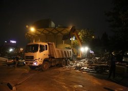 سازه نا ایمن محوطه تئاتر شهر در بوستان دانشجو برچیده شد