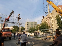 سقوط دکل مخابراتی در محله حکیمیه + عکس