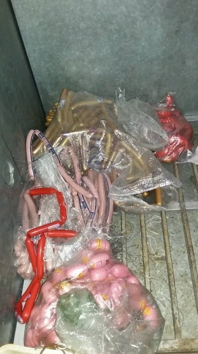 کشف ۱۸۹ کیلوگرم مواد اولیه فاسد شده تهیه ساندویچ