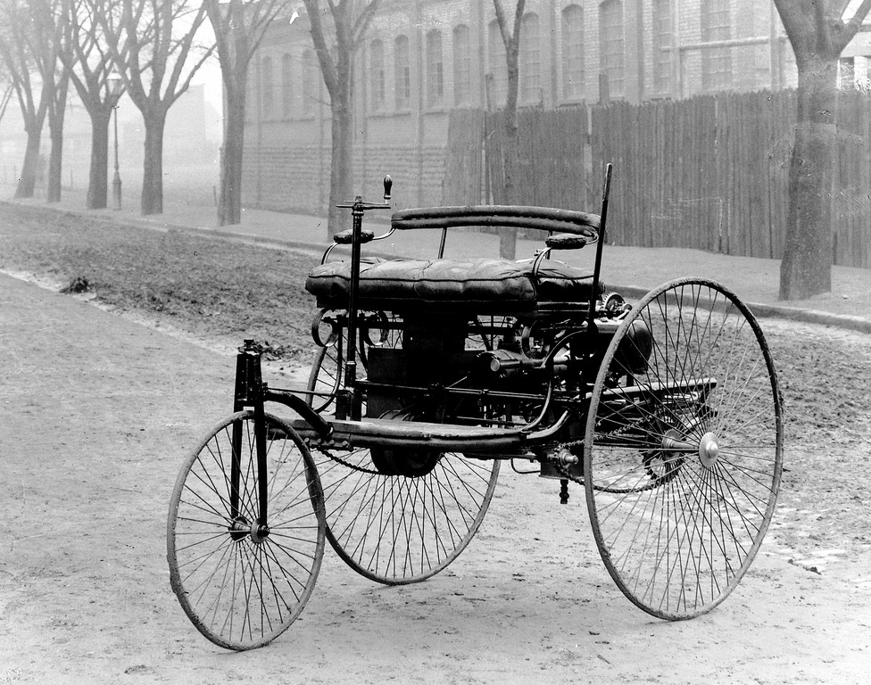 سازنده اولین اتومبیل جهان کیست؟ + عکس