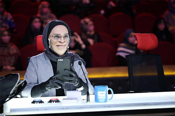 ماسک‌های متفاوت علیخانی و داوران «عصر جدید» + تصاویر