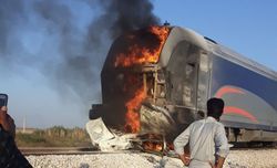 تصادف مرگبار قطار و خودروی سواری در شوش + فیلم
