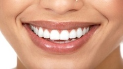 چگونه دندان‌هایی سفید و زیبا داشته باشیم؟