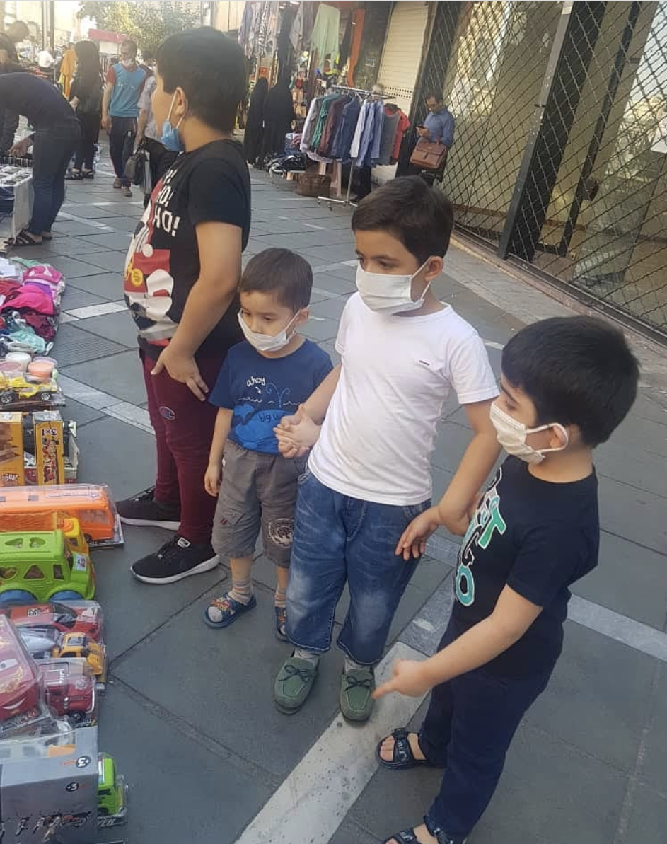 وقتی ضرغامی با نوه هایش بیرون می رود + عکس وقتی ضرغامی با نوه هایش بیرون می رود + عکس