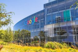 درآمد گوگل برای نخستین بار در تاریخ کاهش یافت