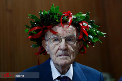 فارغ التحصیلی بازمانده جنگ جهانی دوم از دانشگاه + تصاویر