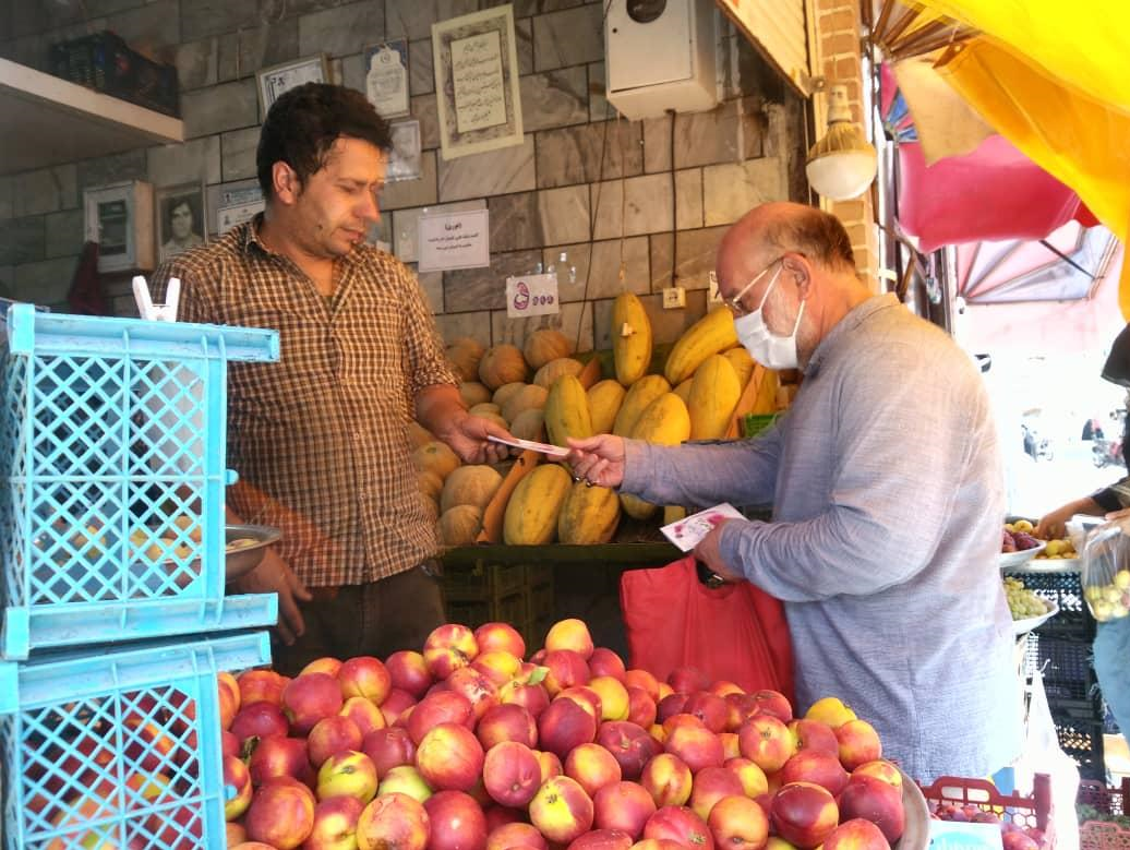 توزیع کتابچه غدیر به جای توزیع شیرینی میان اهالی بازار تهران