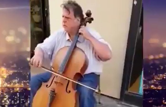 نوازنده خیابانی 