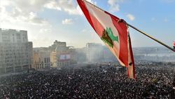 موردی عجیب در اعتراضات لبنان + فیلم