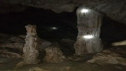 کشف یک غار شگفت انگیز در لرستان