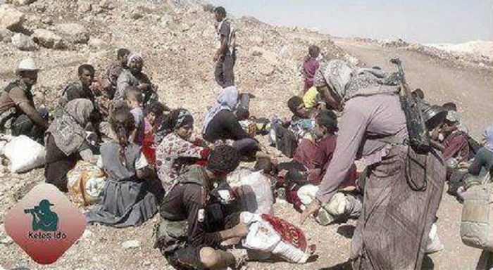 مادری که کلاشینکوف ۷۵ تیری با خود حمل میکرد + عکس