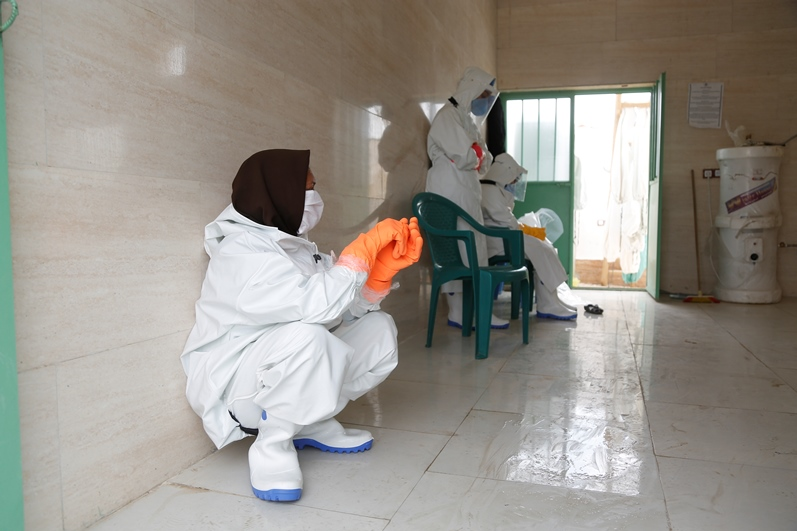 کوچک‌ترین غسال داوطلب اموات کرونایی+ تصاویر