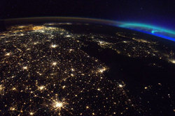 زمین از دید فضانوردان در شب + فیلم