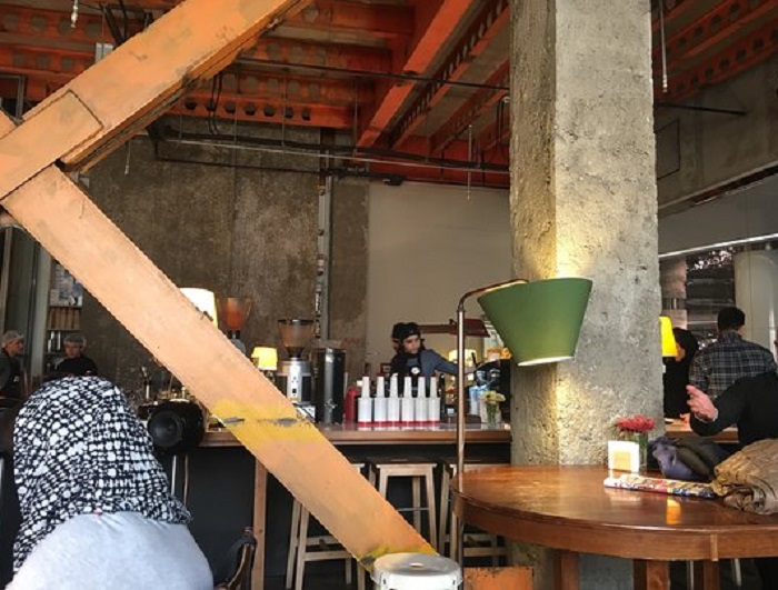 طراحی عجیب یک کافه در تهران + عکس