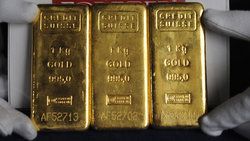 زور کاهش اونس جهانی به نرخ طلا در ایران نرسید