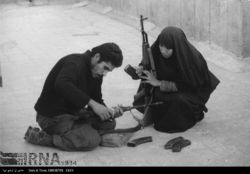 زن ایرانی در دفاع مقدس