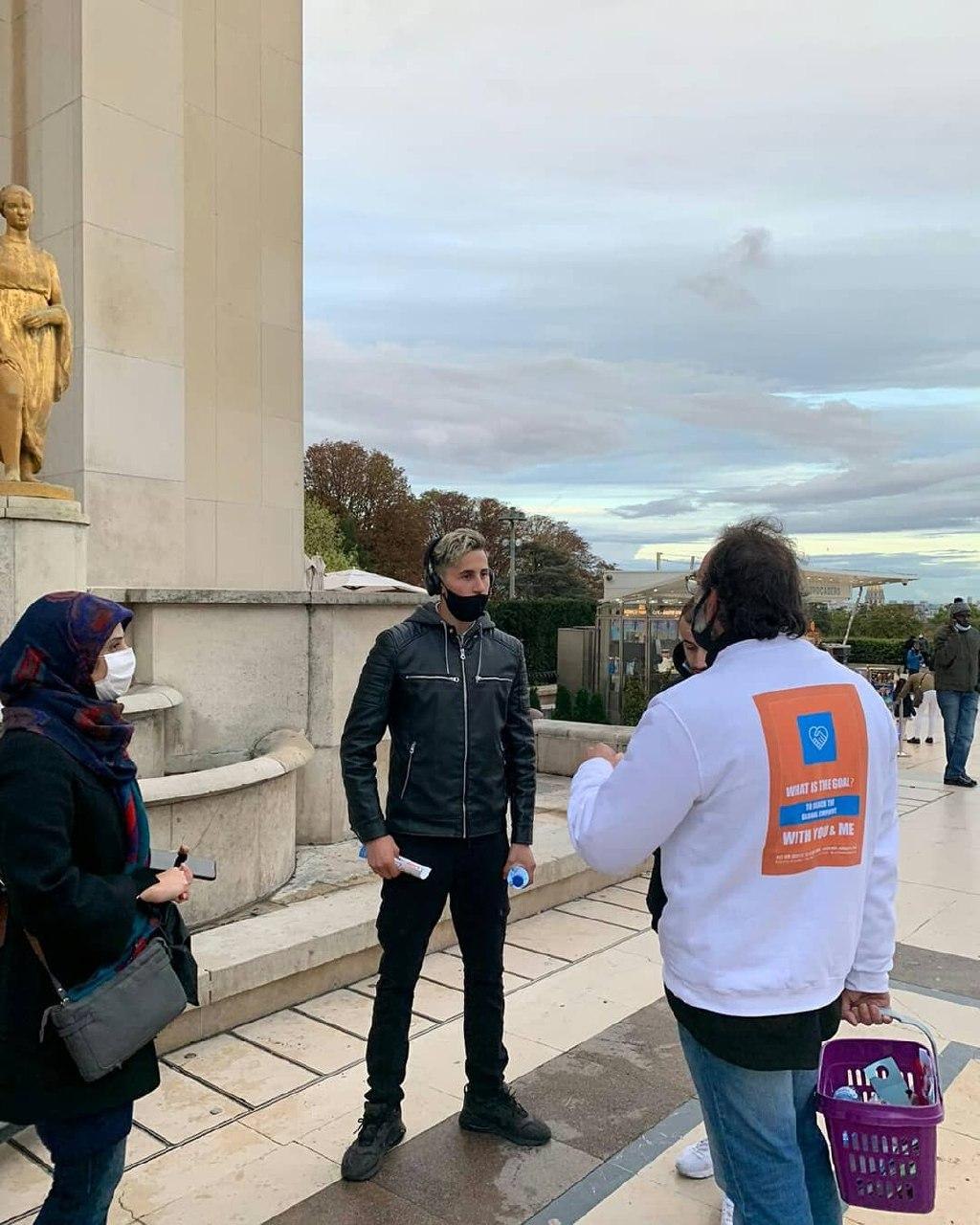 اربعینی ها پای برج ایفل چه می کنند؟