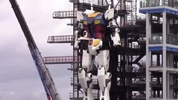 رونمایی ژاپن از ربات ۱۸ متری + فیلم