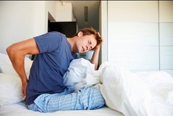 علت کمر درد صبحگاهی