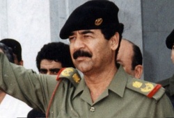 چرا صدام در جنگ با ایران لباس نظامی می پوشید؟ + فیلم