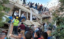 «اشهد» خواندن شهروندان ترکیه در هنگام وقوع زلزله وحشتناک + فیلم