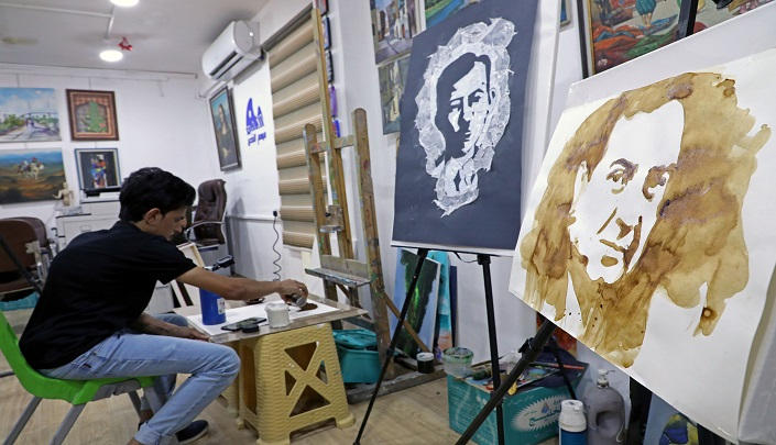 نقاشی‌های حیرت انگیز هنرمند عراقی با قهوه + عکس