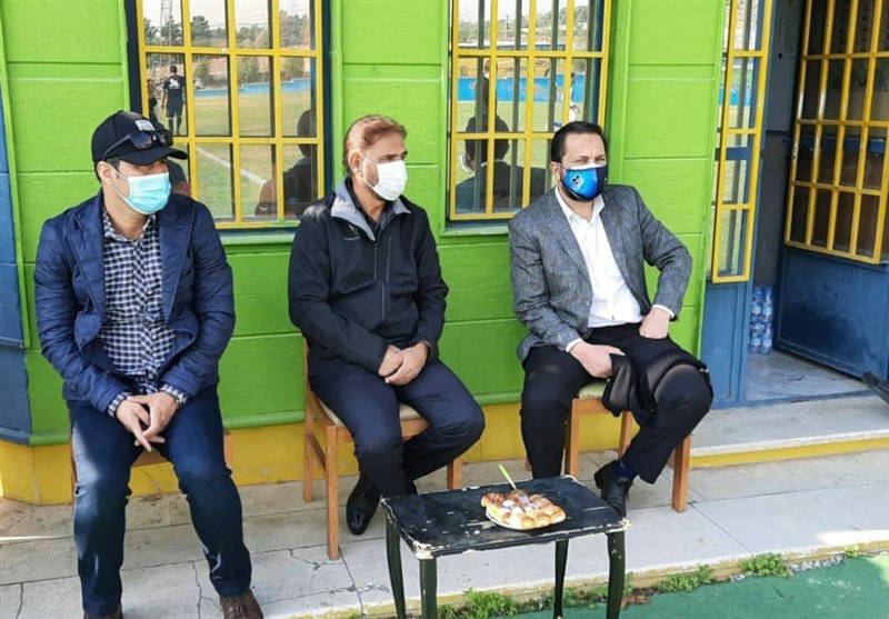 دیدار پدر زن و داماد در زمین فوتبال