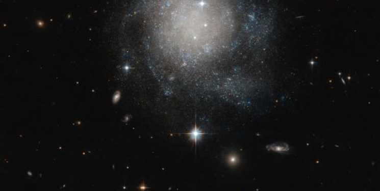 تصویر شگفت‌انگیز هابل از یک کهکشان کم‌نور